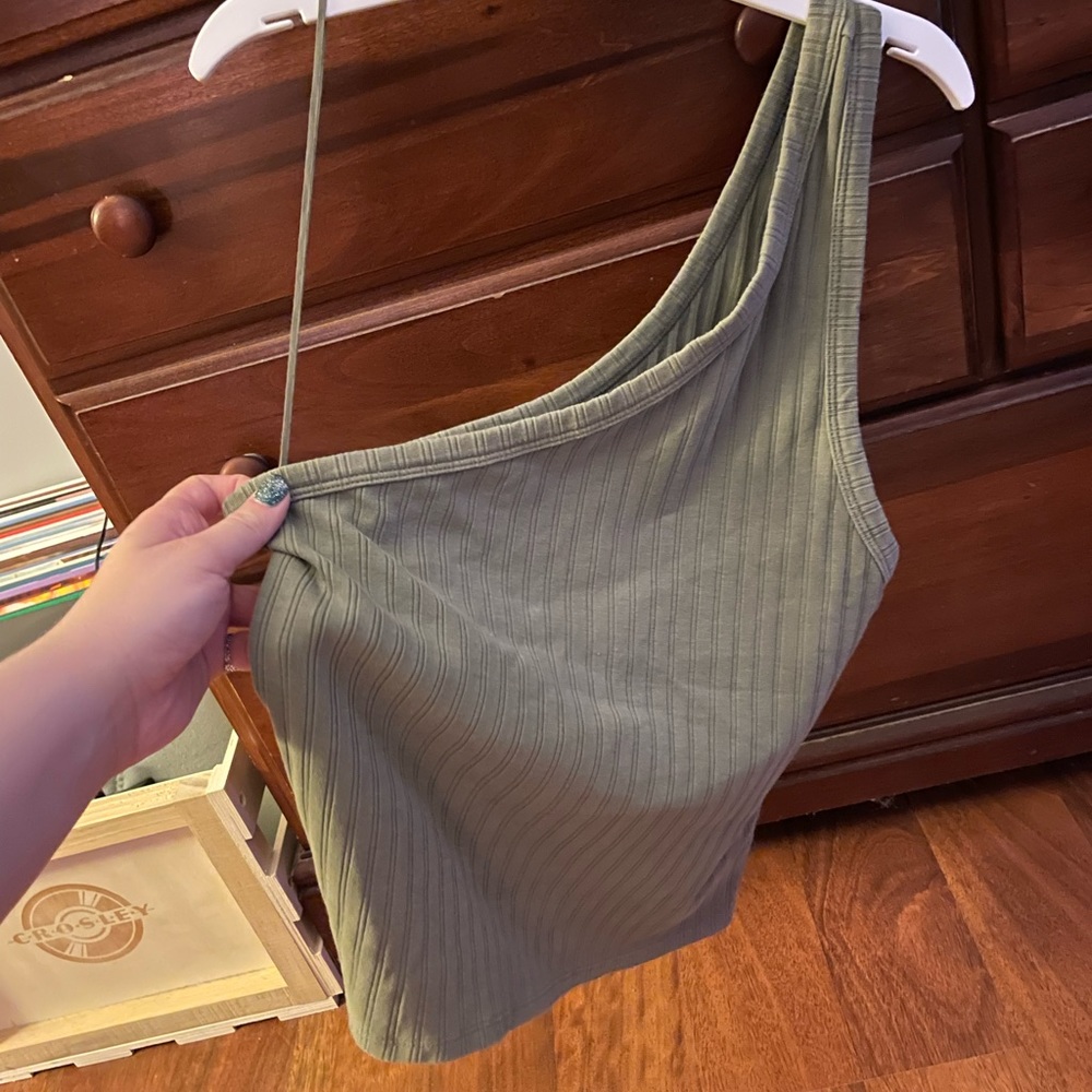 AE one shoulder tank